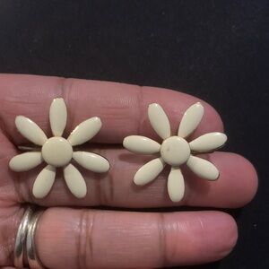 Vintage Clip on Cream Flower Earrings